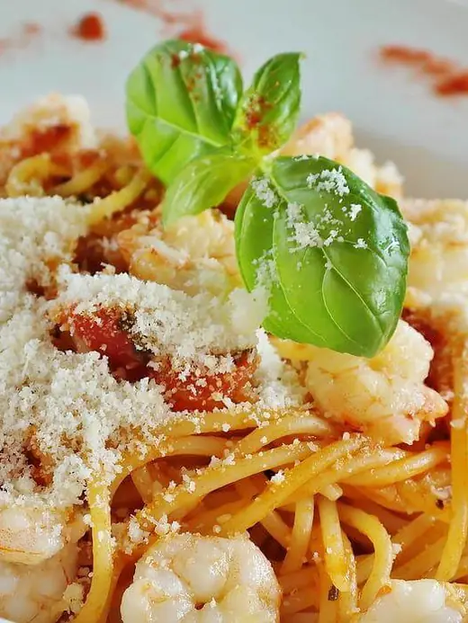 Spaghetti mit Garnelen, Parmesan und Basilikum